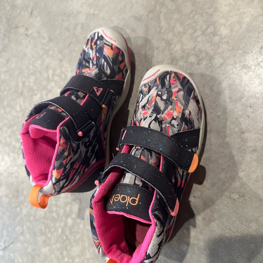 Girls plae shoes size 13.5